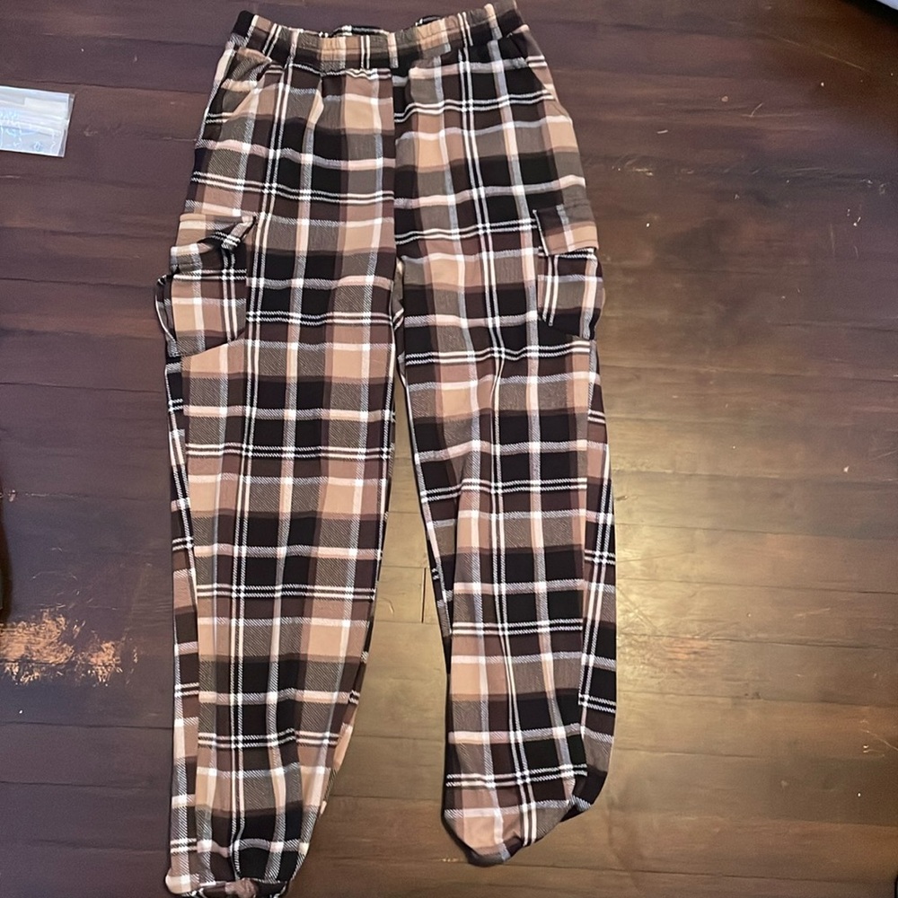 Plaid cargo pants- teen style. Brand is Jolie and Joy. Kids medium